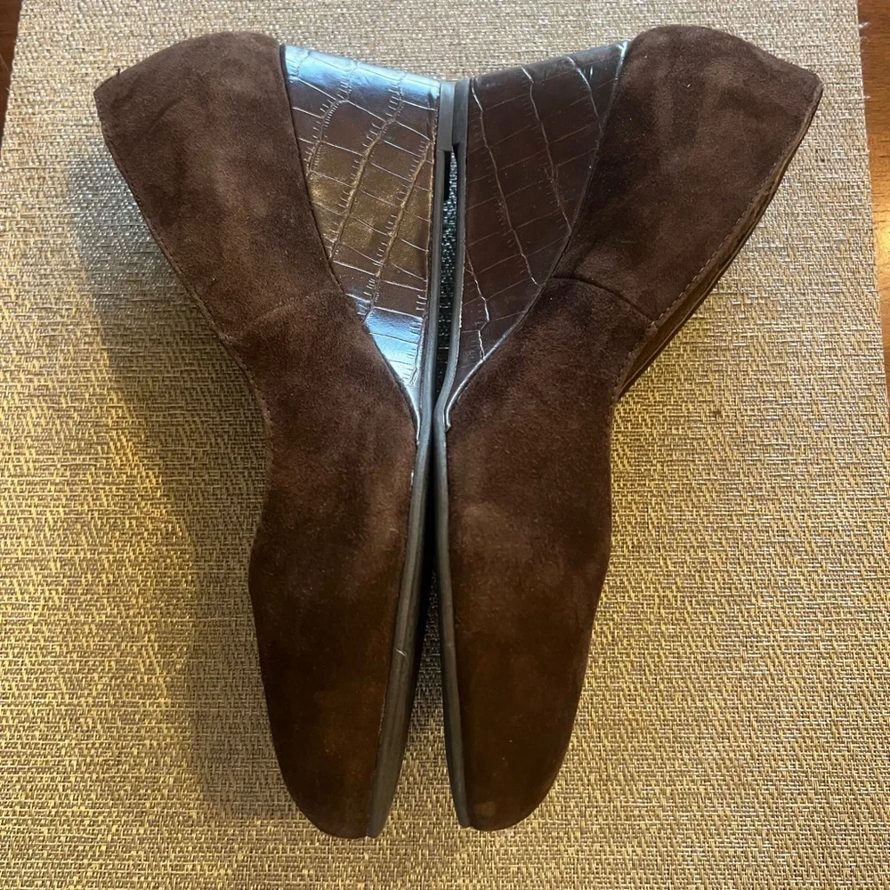 Vionic suede wedge